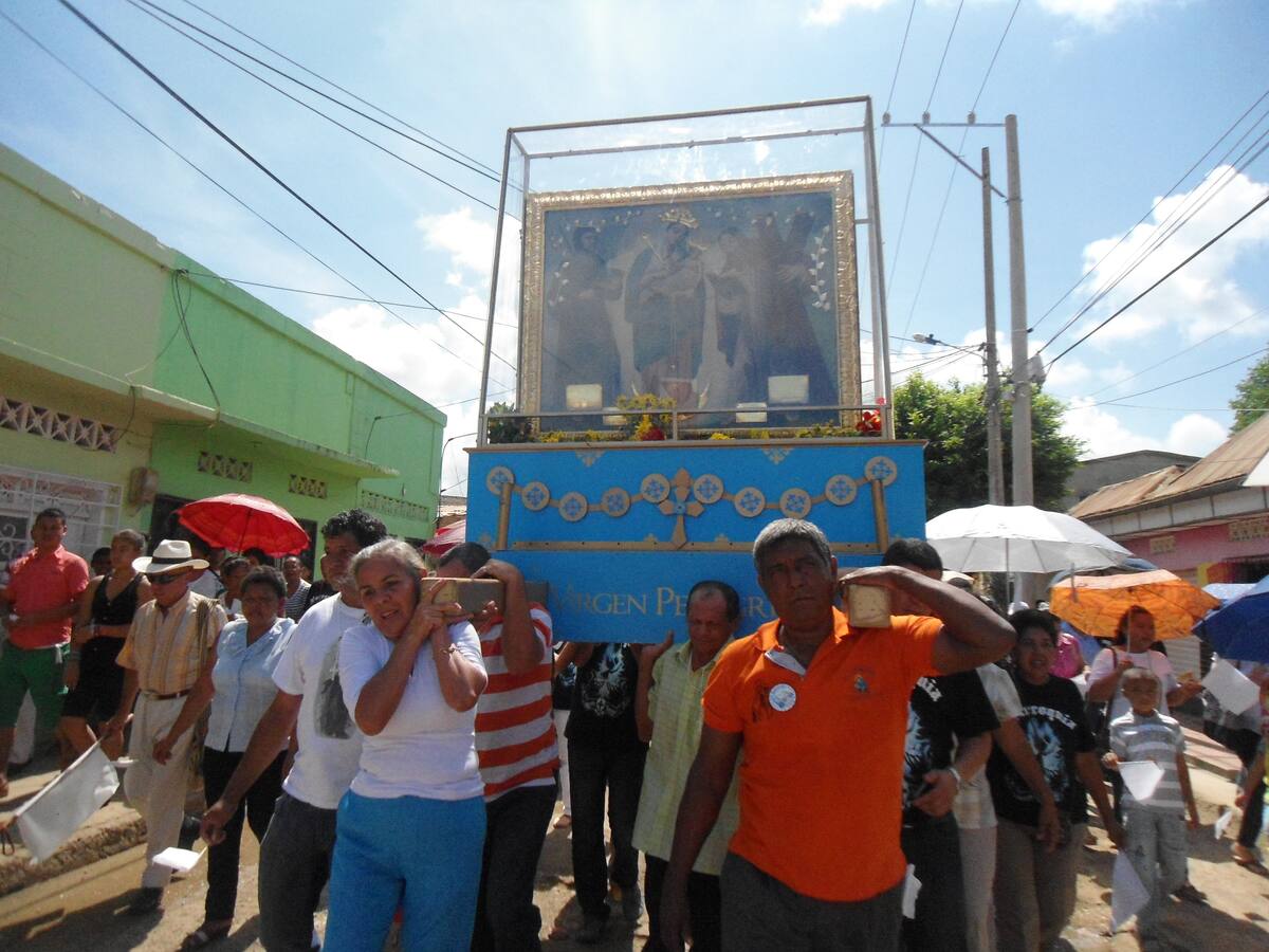 La llegada al municipio de El Carmen de Bolívar fue para pedir una bendición especial por esta comunidad que ha sufrido mucho con la violencia. LILA LEYVA VILLARREAL