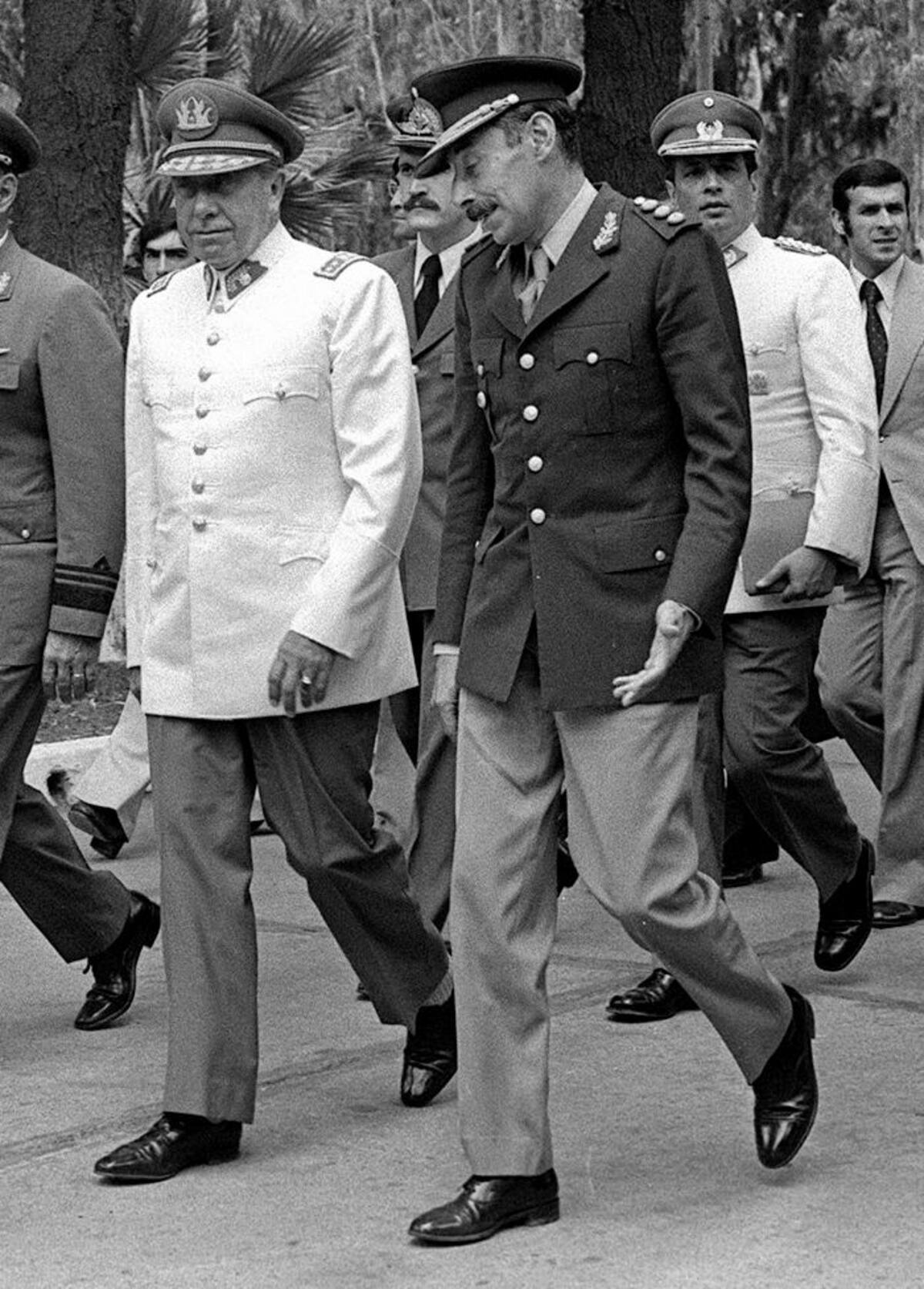 Videla con el general Augusto Pinochet. AP