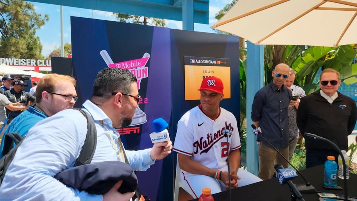 El periodista cartagenero entrevistando a Juan Soto, ganador del Derby de Jonrones y nueva estrella de las Grandes Ligas.