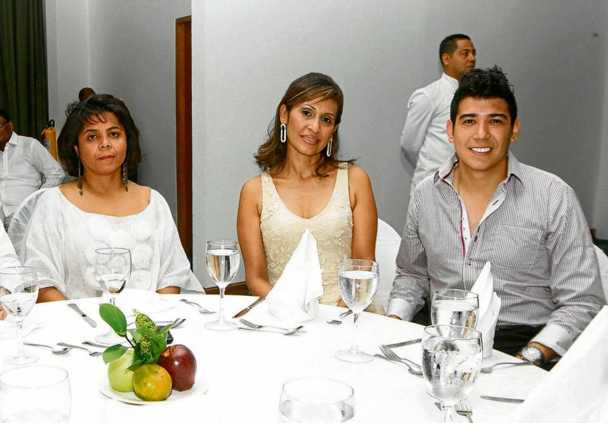 Aurora Romero, Neydilia Ayola y Ennio Villaroel.