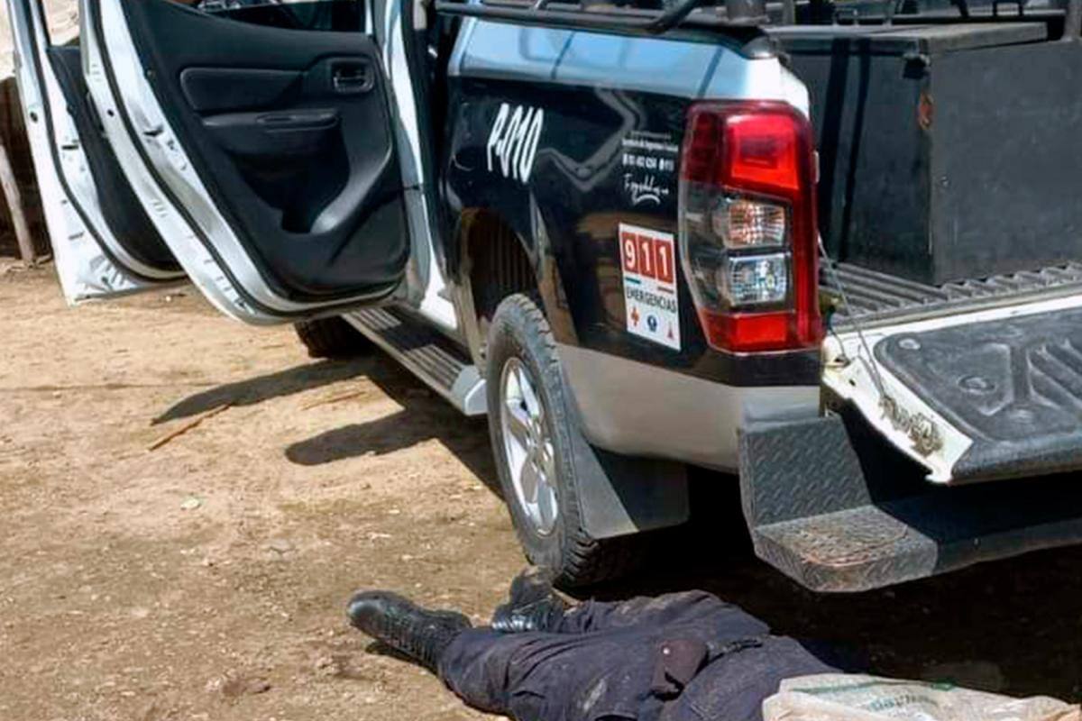 Envían 300 guardias a región de México donde ocurrió masacre de policías