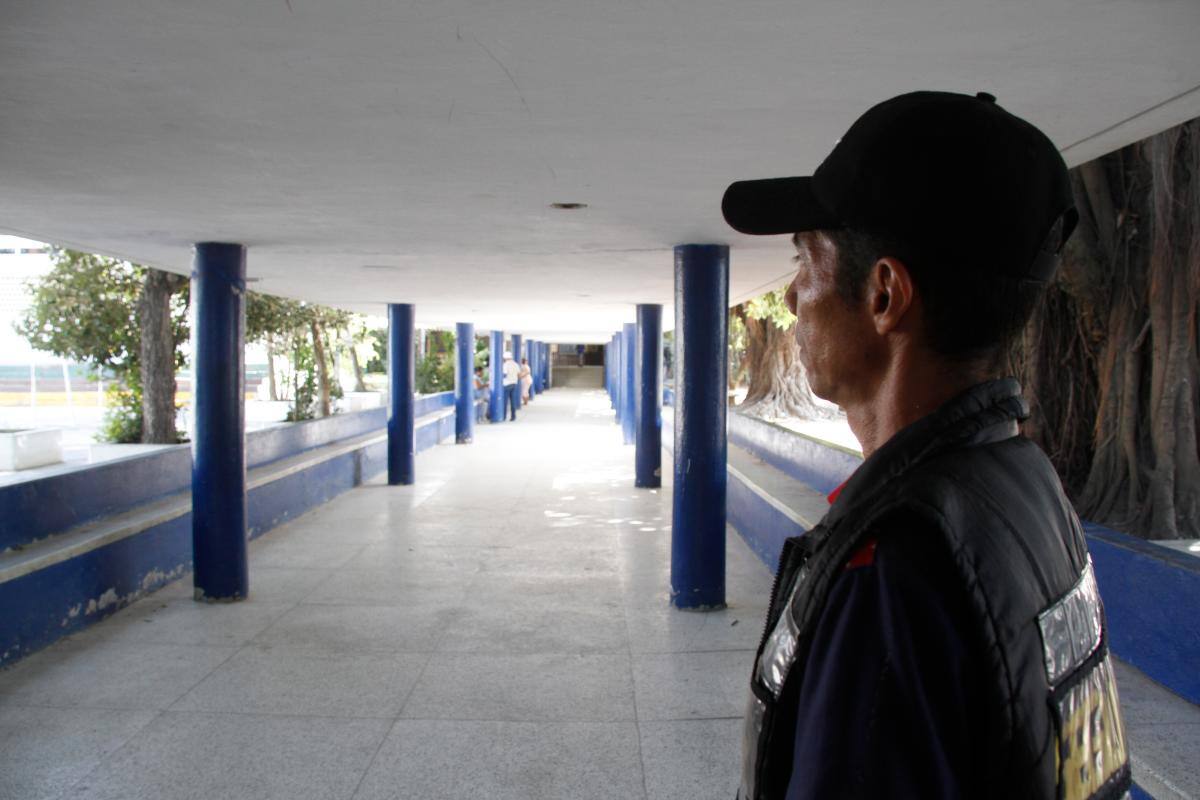 Colegios oficiales siguen sin vigilancia, ¿qué pasa?