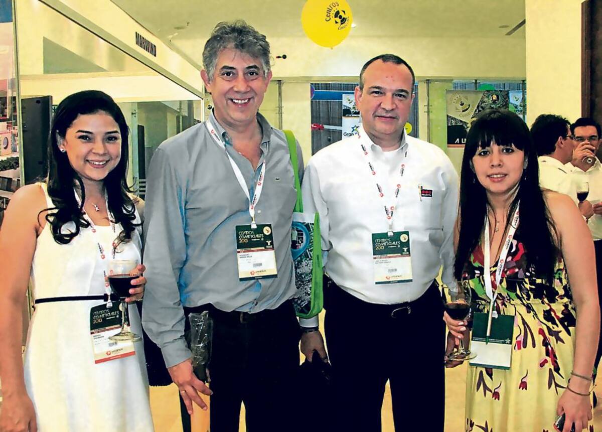 Berenice Díaz, Alejandro Arango, Carlos Restrepo y Jeny Urrego.