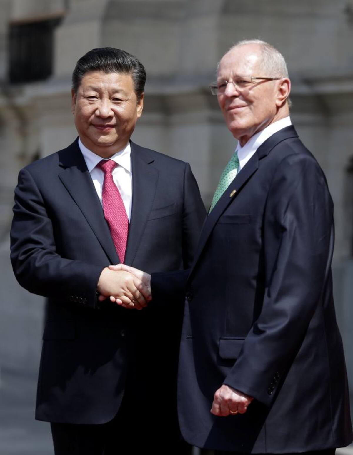 Xi Jinping, presidente de China junto a Pedro Pablo Kuczynski, presidente de Perú. AP Martin Mejia