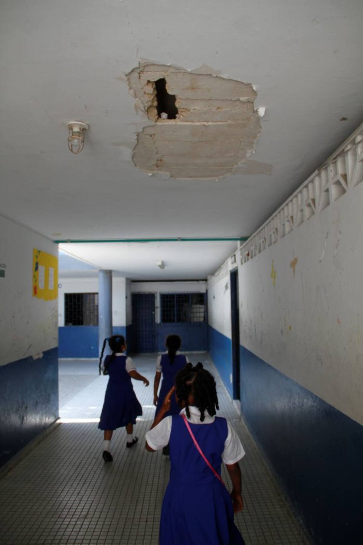 Son varias las zonas del colegio que presentan deterioro. ÓSCAR DÍAZ ACOSTA-EL UNIVERSAL