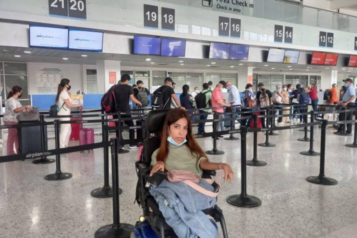 Aerolínea impidió subir silla de ruedas de pasajera que urgía cita médica