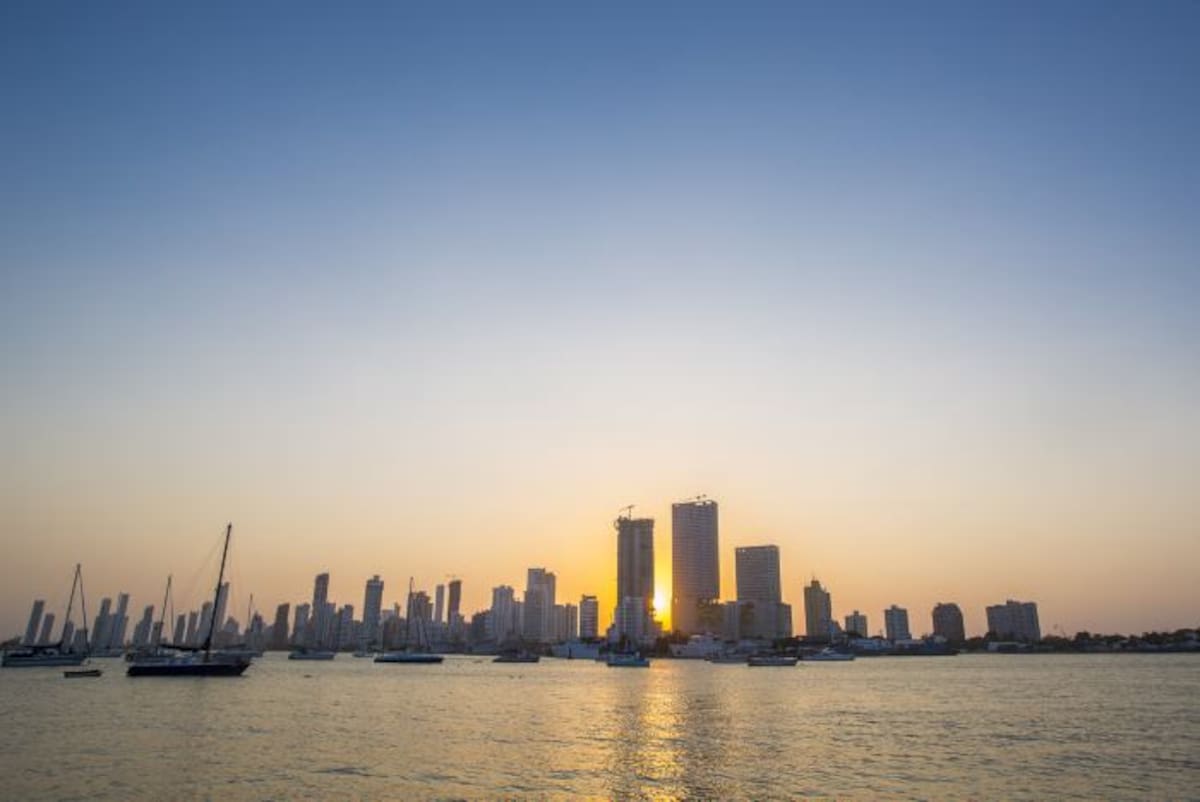 Atardecer en la Bahía de Cartagena en Manga FERNANDO PARRA