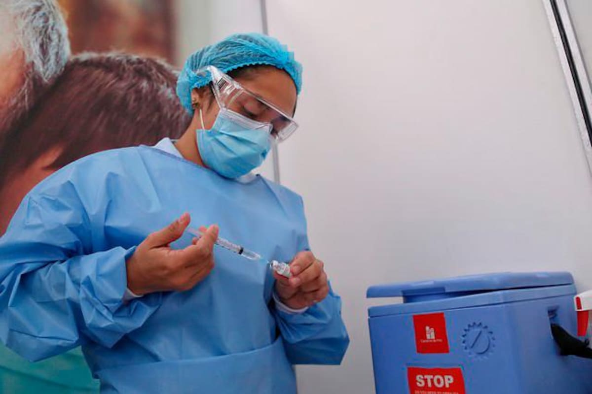 Quienes hayan tenido coronavirus sí serán vacunados: Minsalud