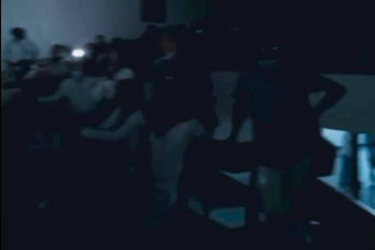¡Indignados! Estudiantes de la UdeC se gradúan en total oscuridad por falta de energía