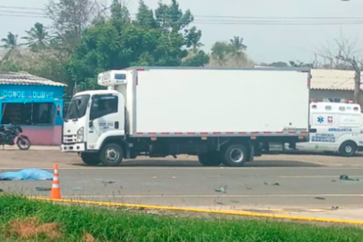 Accidente entre dos camionetas en la Vía del Mar deja una mujer muerta