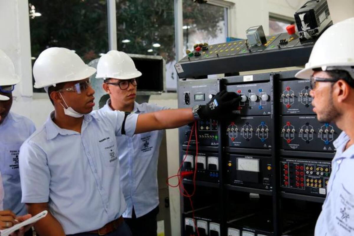 Sena ofrece más de 500 vacantes laborales para el sector industrial