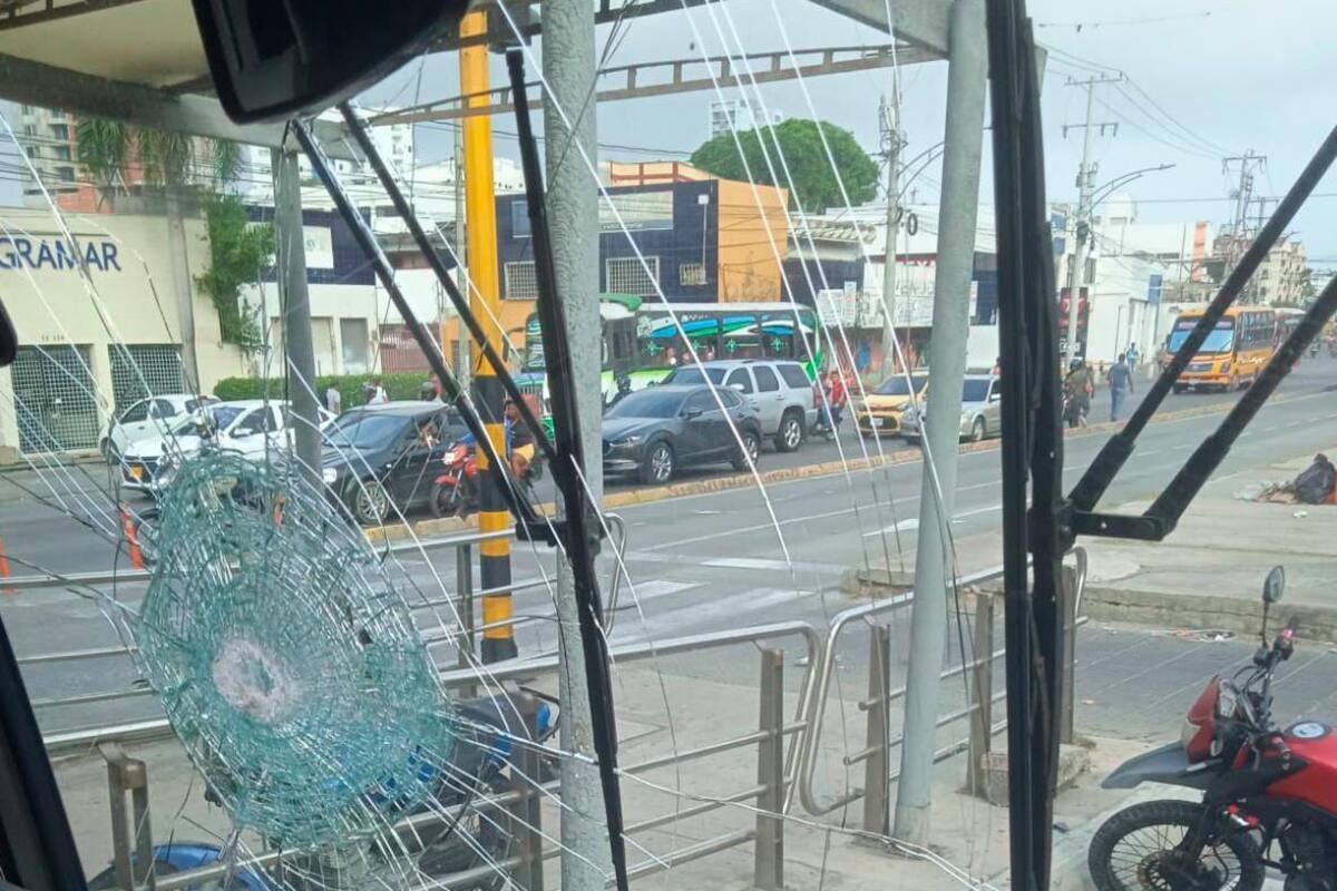 Otro bus de Transcaribe atacado a piedras, esta vez en Ciudadela 2000