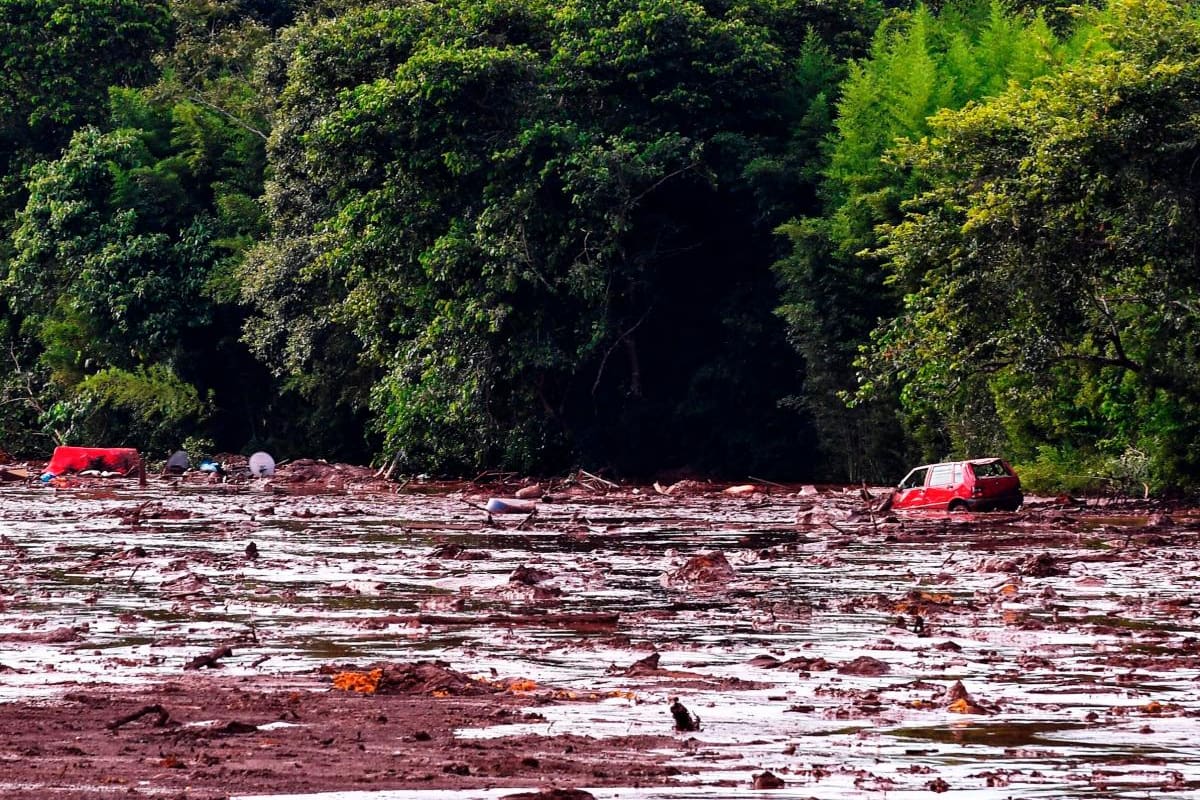 Rotura de presa en Brasil deja 9 muertos y 300 desaparecidos