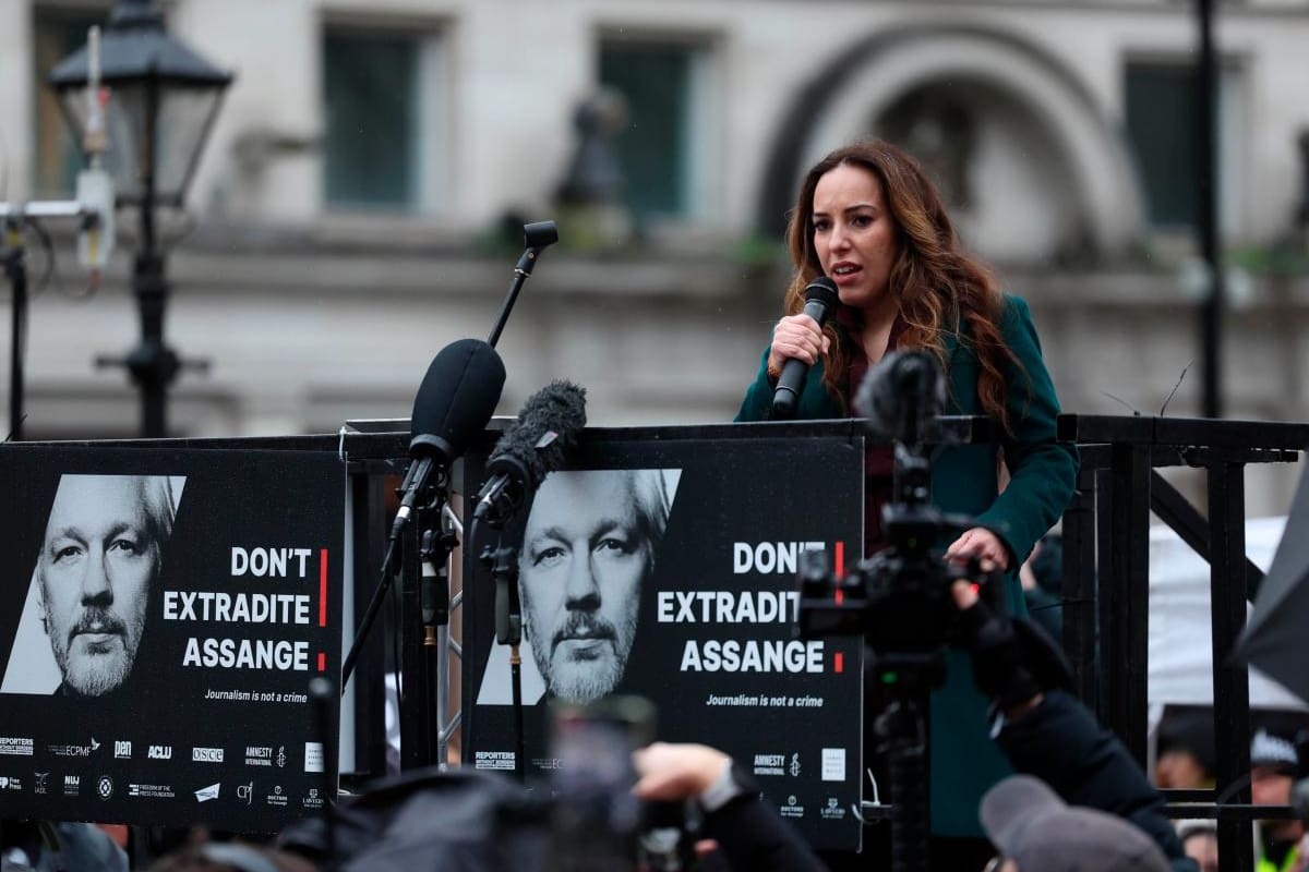 “Es inimaginable que lo extraditen al país que planeó asesinarlo”: esposa de Assange