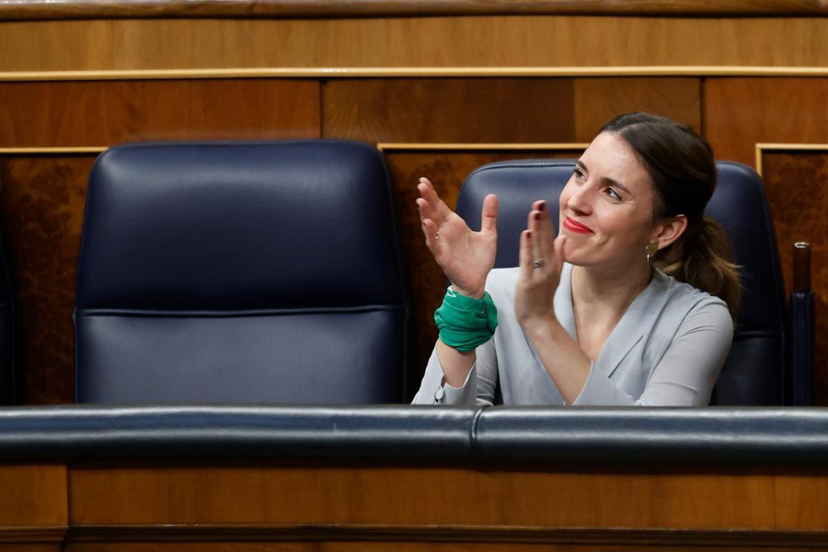 España aprueba el aborto y el cambio de sexo desde los 16 años