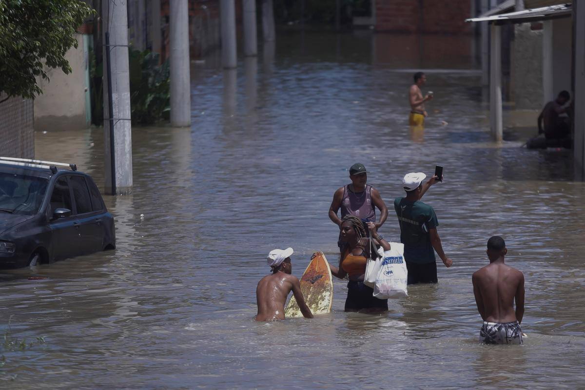 La cifra de muertos en Río de Janeiro por las lluvias asciende a 12