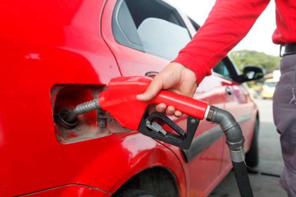 Presidente Duque ordena bajar precio de la gasolina en el país