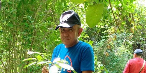 Omar pasó de cortar árboles a ser un guardián ambiental en San Juan