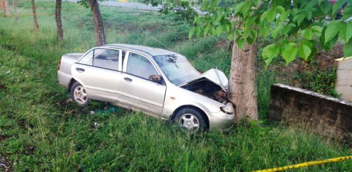 Vehículo accidentado en Sahagún. EL UNIVERSAL