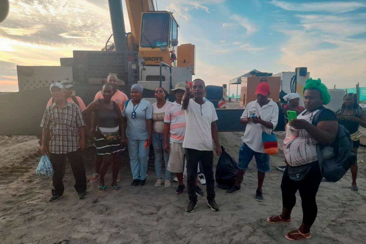 Actores de playa paralizan obras costeras y se encadenarán en Bocagrande