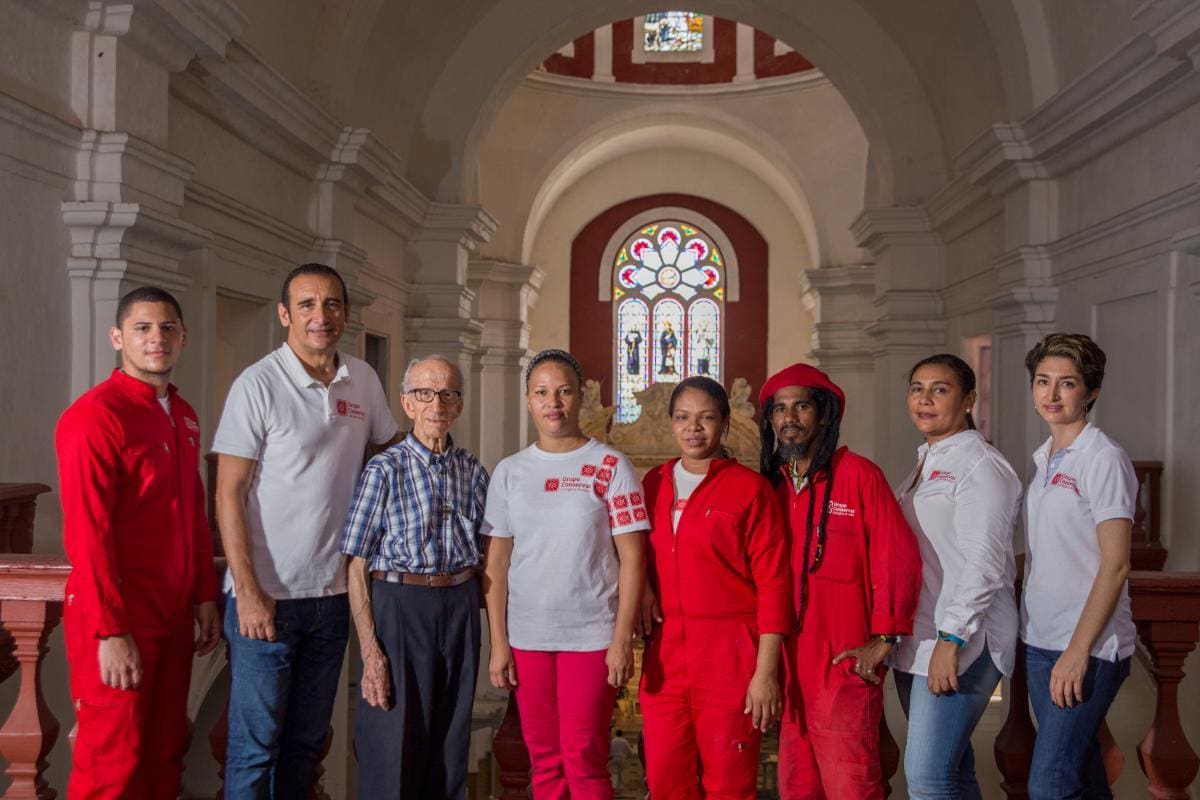 Henry Osta, Salim Osta, el padre Tulio Aristizábal, Ana Suleima García, Ada Jiménez, Manuel Acosta, Lorena Osta, Mariana Carulla.//Foto: Grupo Conservar.