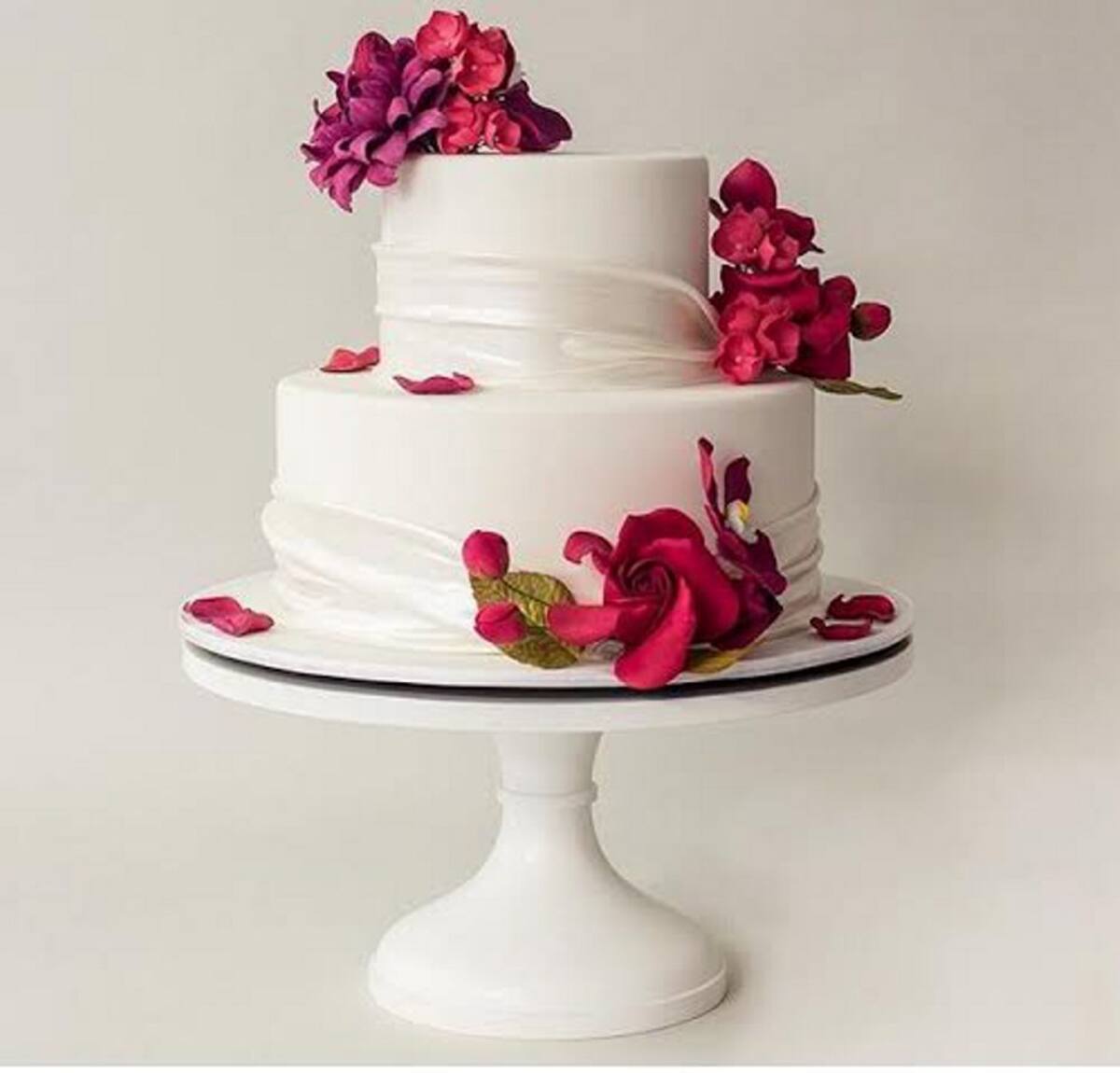 Mini Cake en flores de azúcar de apariencia real Instagram//rbicakes