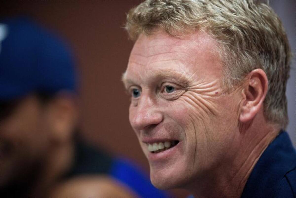 "Si por alguna razón Robin van Persie sufre una lesión vamos a necesitarlo y quiero tener tantas opciones como sea posible", dijo Moyes el pasado fin de semana. AFP NICOLAS ASFOURI