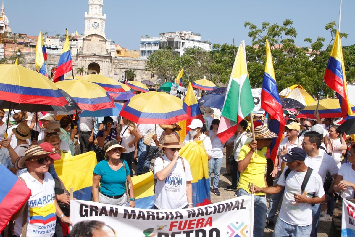 “No más Petro ni sus reformas”: oposición marchó en Cartagena