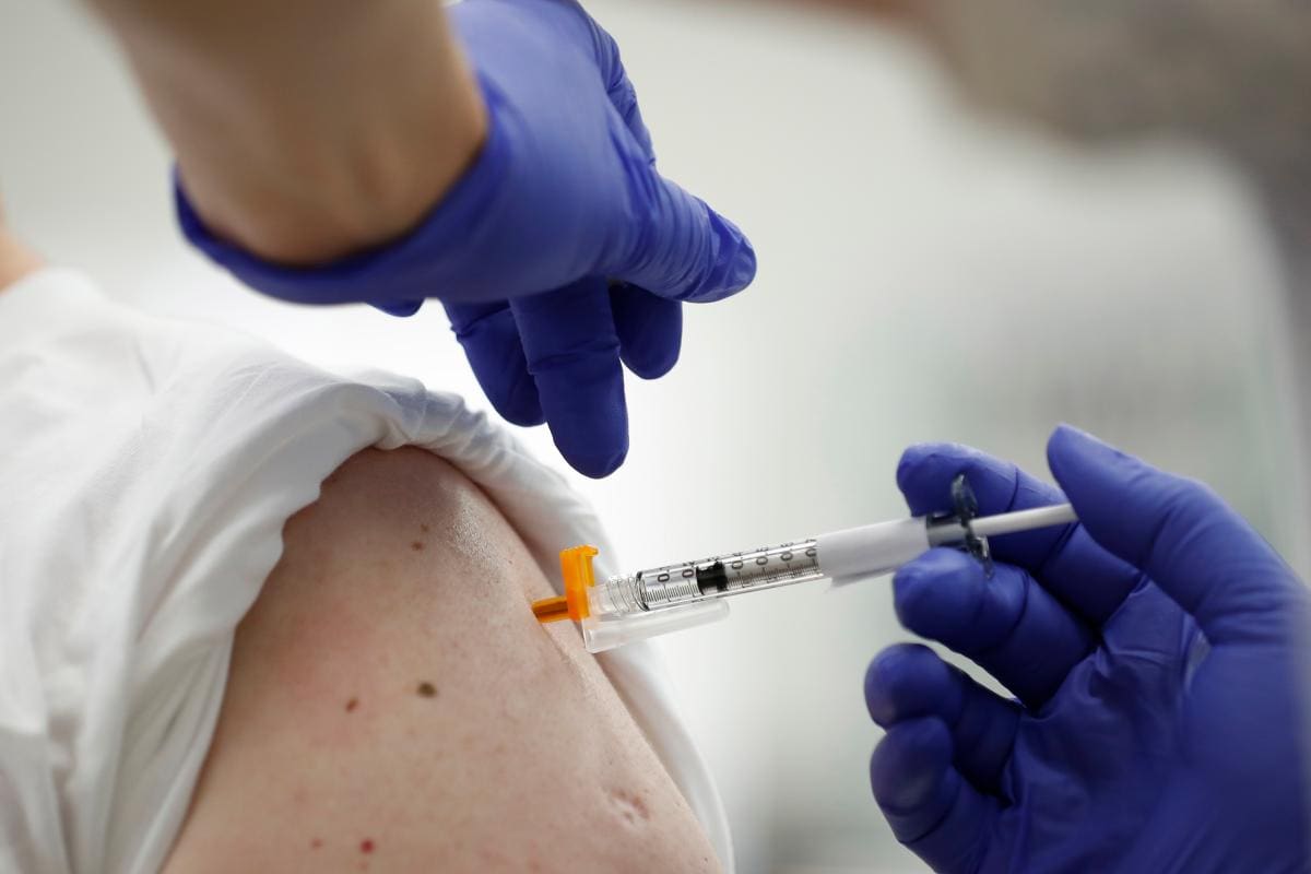 La FDA recomienda el uso de la vacuna de Novavax contra la COVID-19