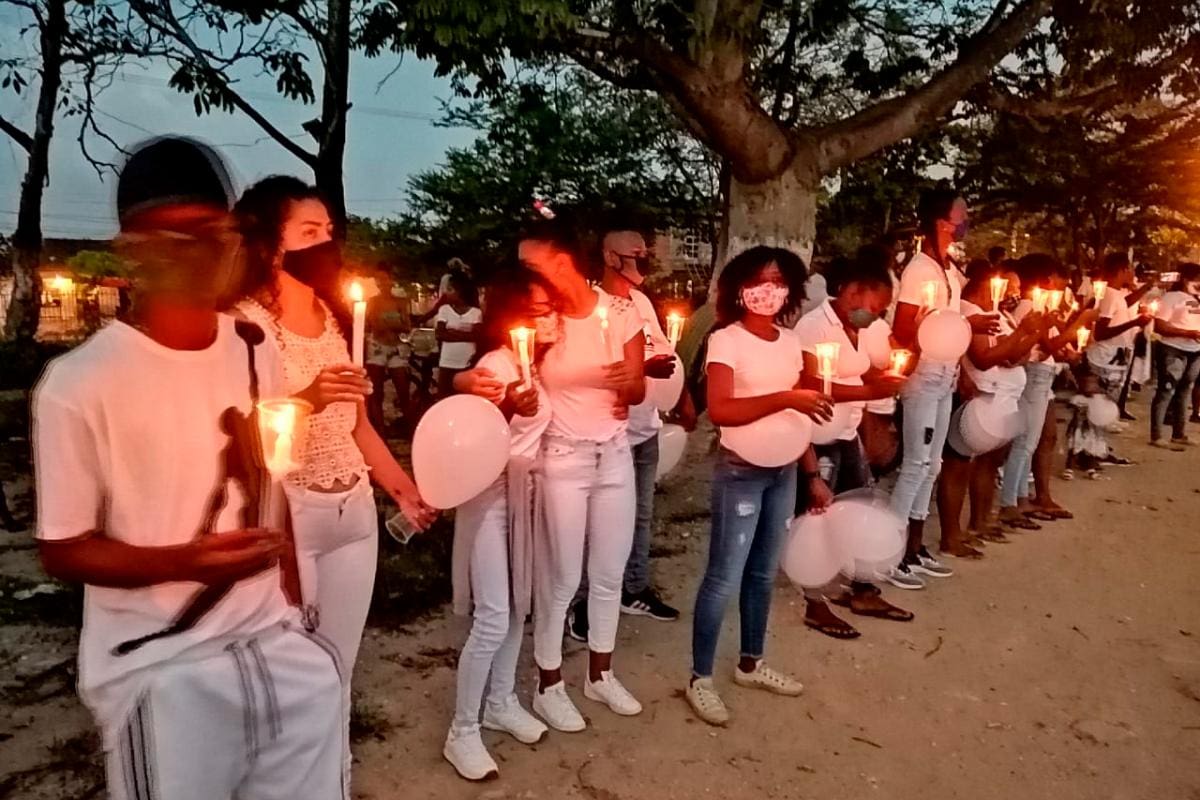 Con velatón, habitantes de San Francisco rechazan muerte de Harold