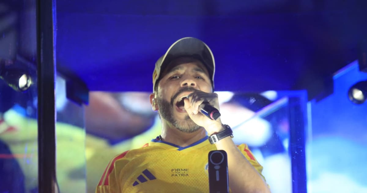 Abelardo De la Espriella rechaza fallo sobre propaganda con bandera de Colombia y lema