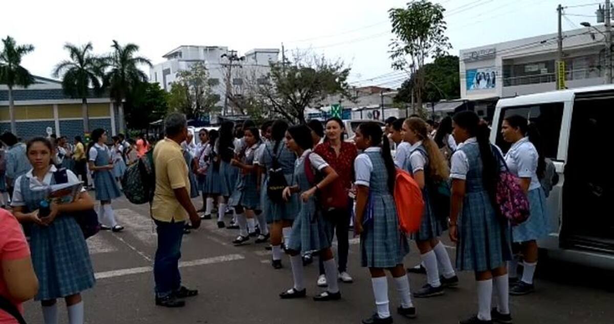 Estudiantes del colegio Biffi protestan contra la rectora Alicia Ruiz Rivera. Captura de pantalla