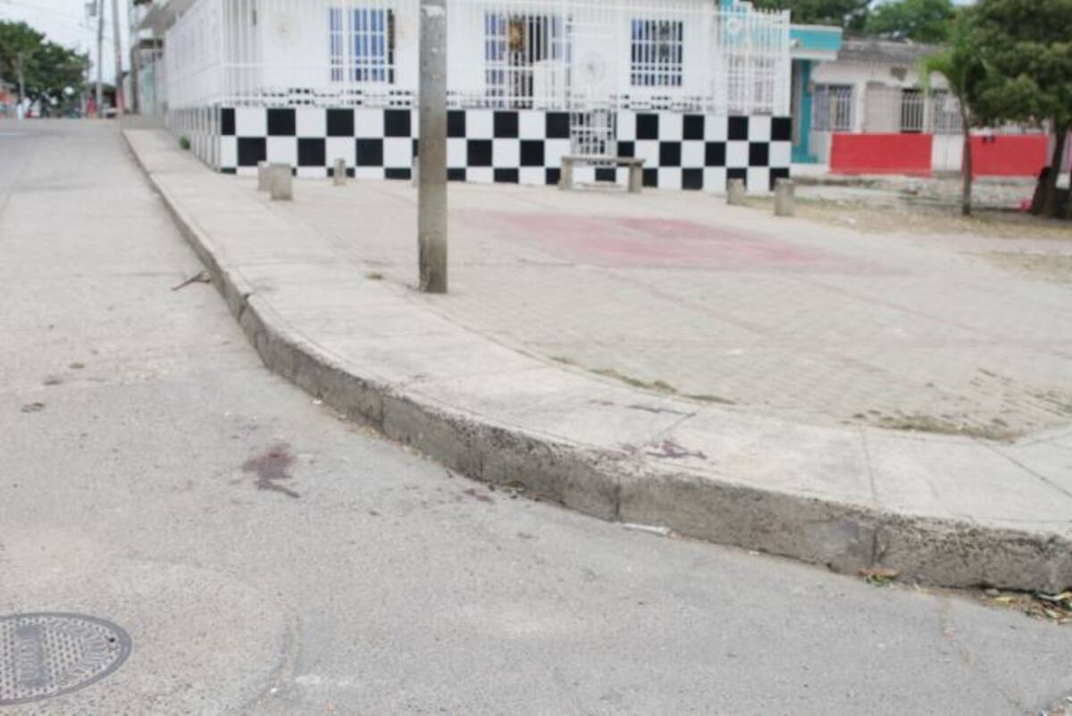 A Leyber Caballero lo agredieron en el barrio República de Venezuela, muy cerca de su casa. Le dieron cuatro cuchilladas.