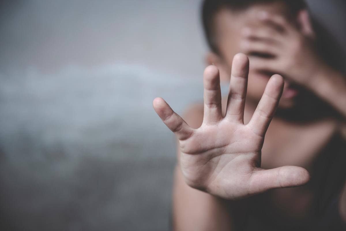 Mujer habría quemado con agua hirviendo a su hija de 6 años: está en UCI