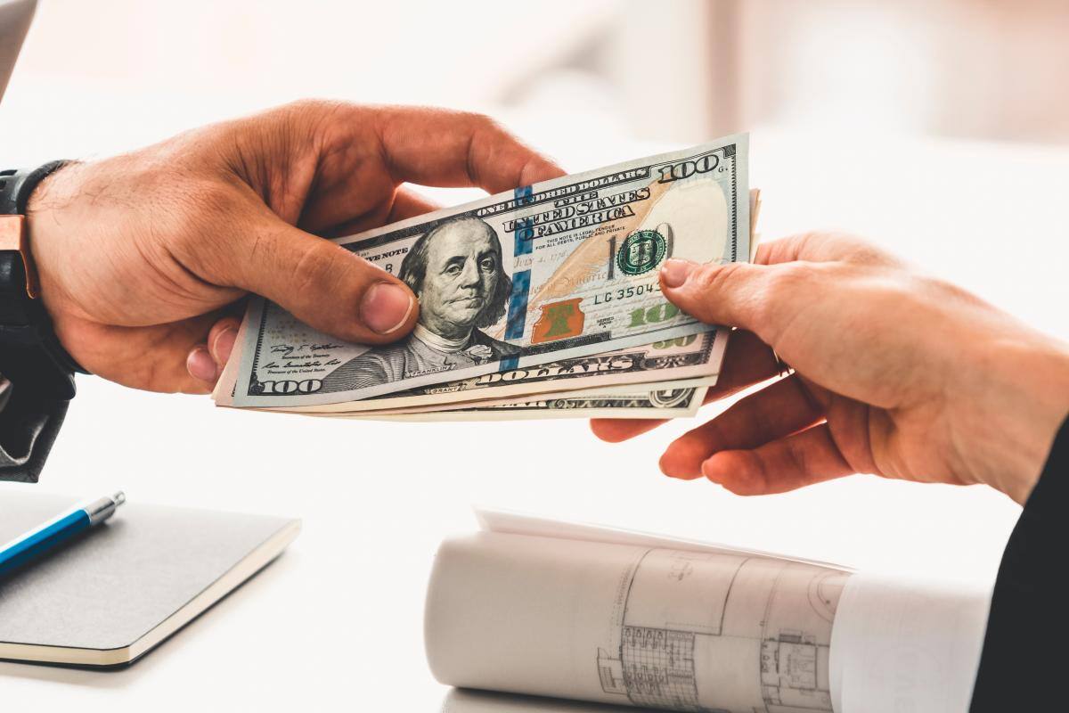 Atención: El dólar rompió la barrera de los $4.000