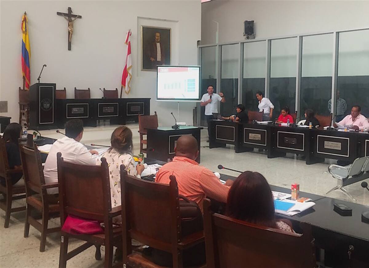 El Secretario de Educación de Barranquilla, Dagoberto Barraza, en Asamblea. COLPRENSA