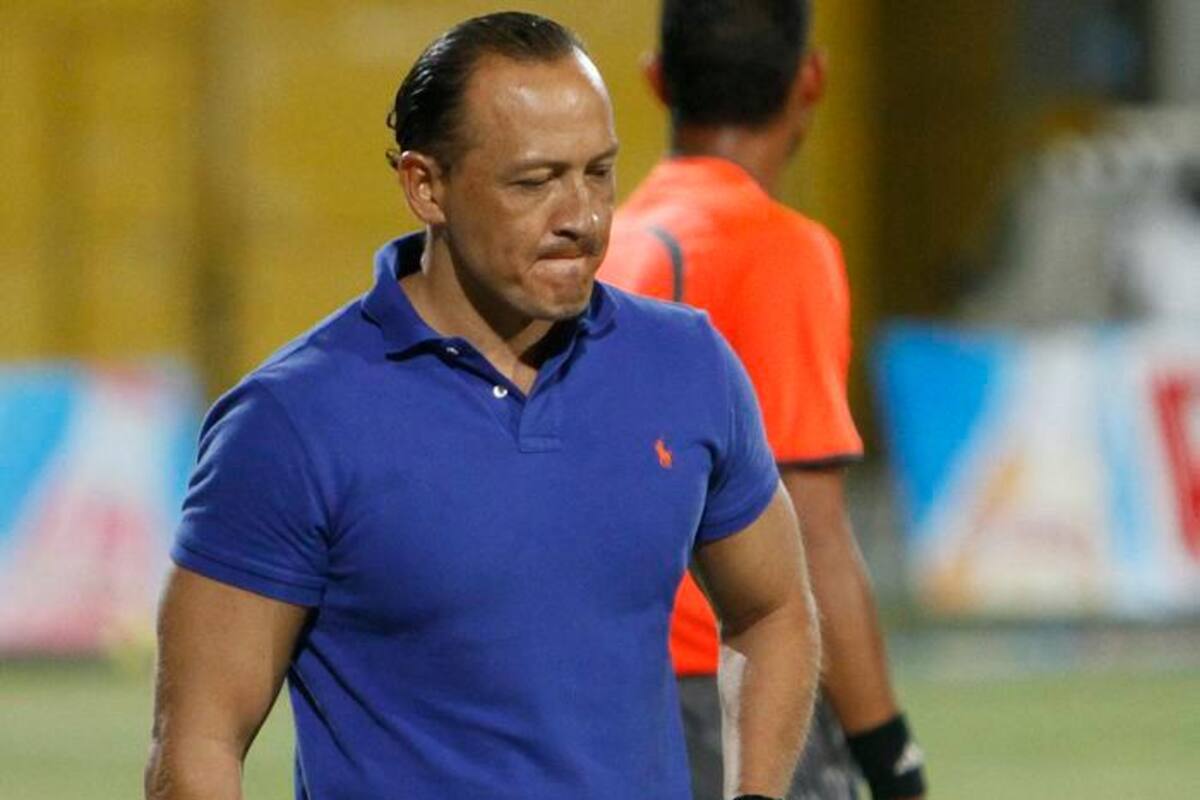 Parra no va más en el Real Cartagena; José Santa llegaría mañana