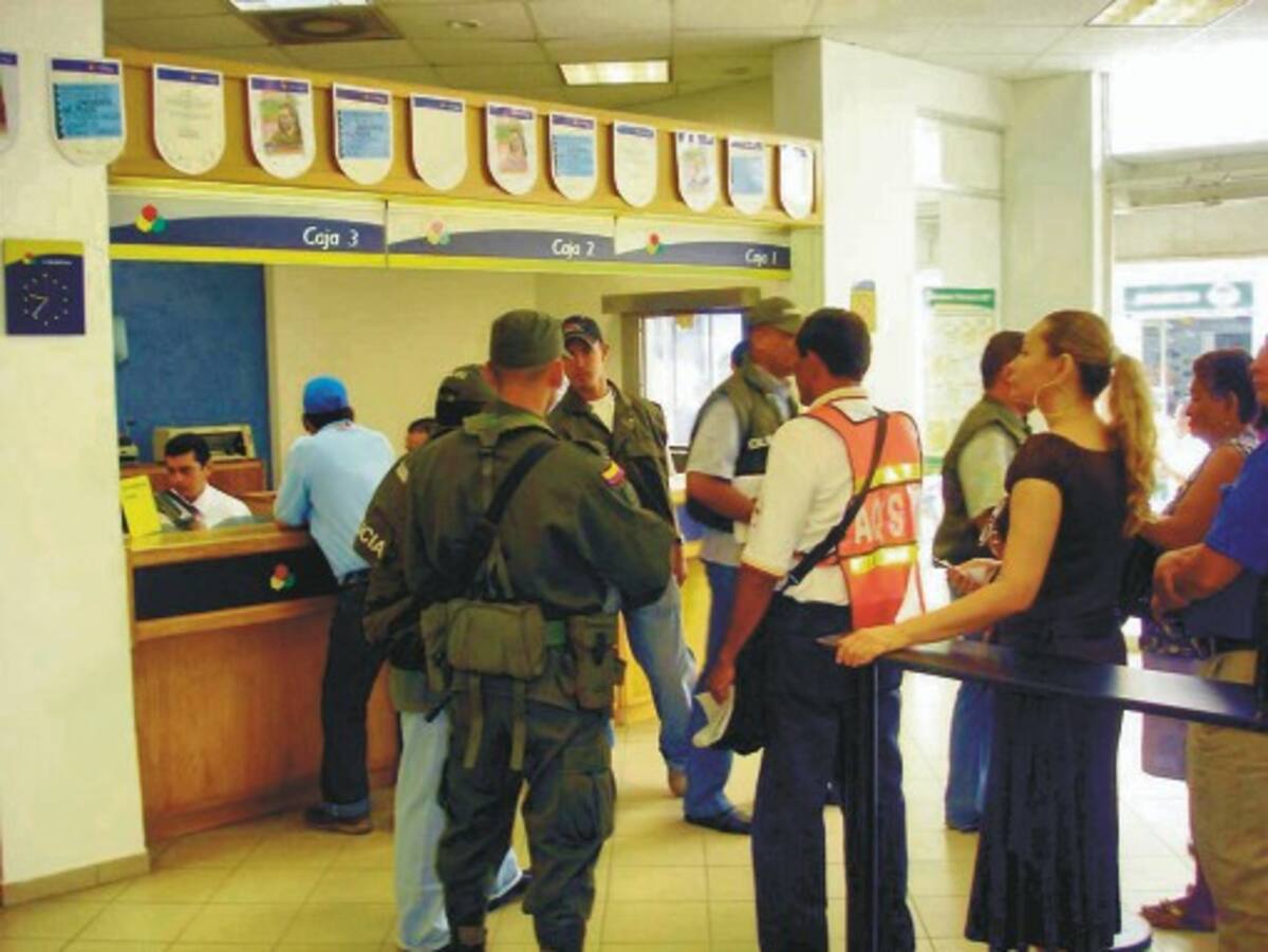 Las comisiones que cobran los bancos por sus servicios financieros siempre suben y en los últimos cinco años aumentaron un 62%, según el Banco de la República.