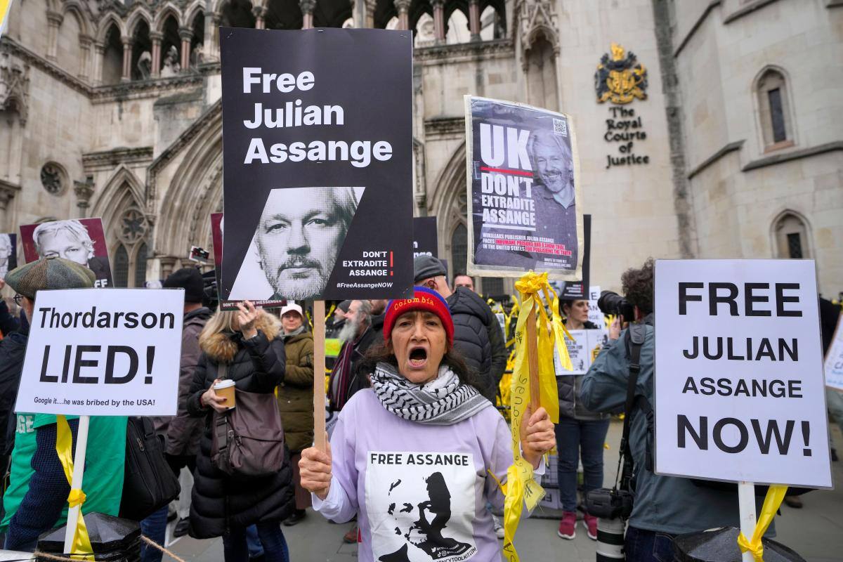 Esto dice Estados Unidos sobre los cargos que presentaron contra Julian Assange