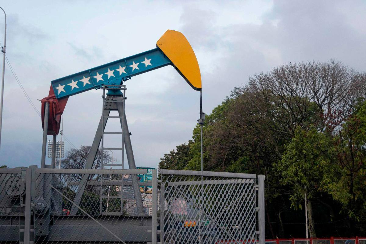 Por seis meses, EE.UU. levanta sanciones al petróleo y el gas en Venezuela