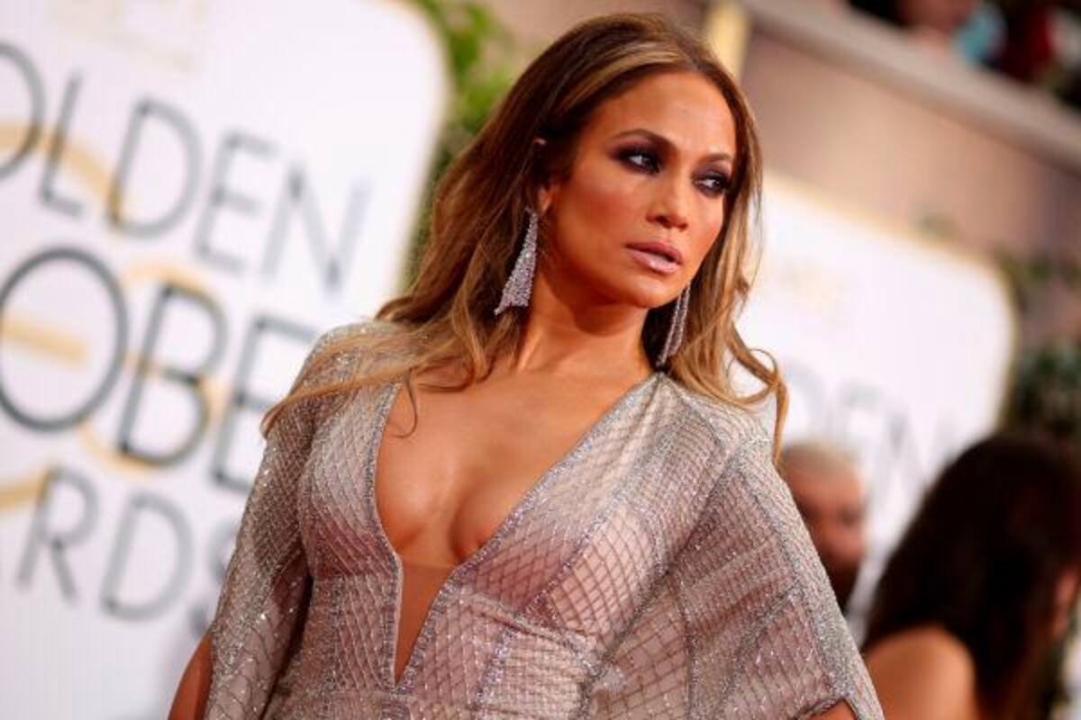 ¡Semidesnuda! Así apareció Jennifer López en sesión de fotos