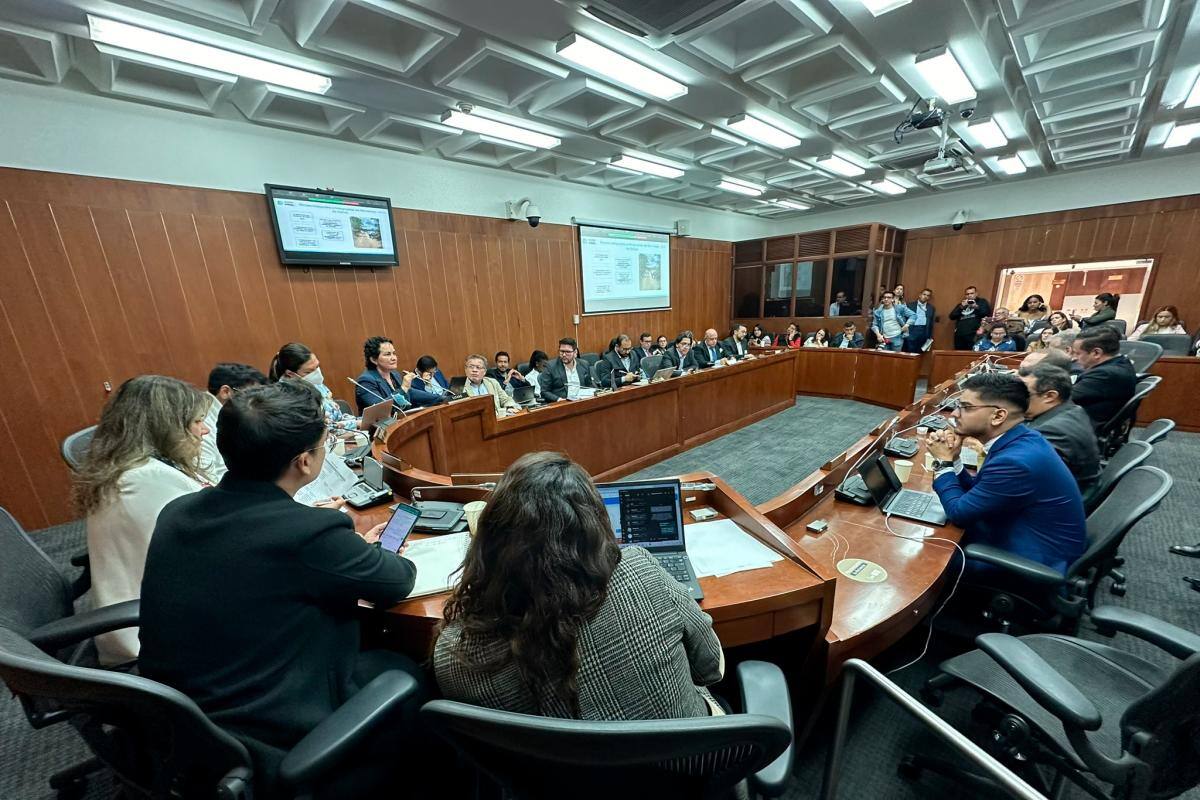 Reforma a la salud: Gobierno radica ponencia para su tercer debate en el Senado