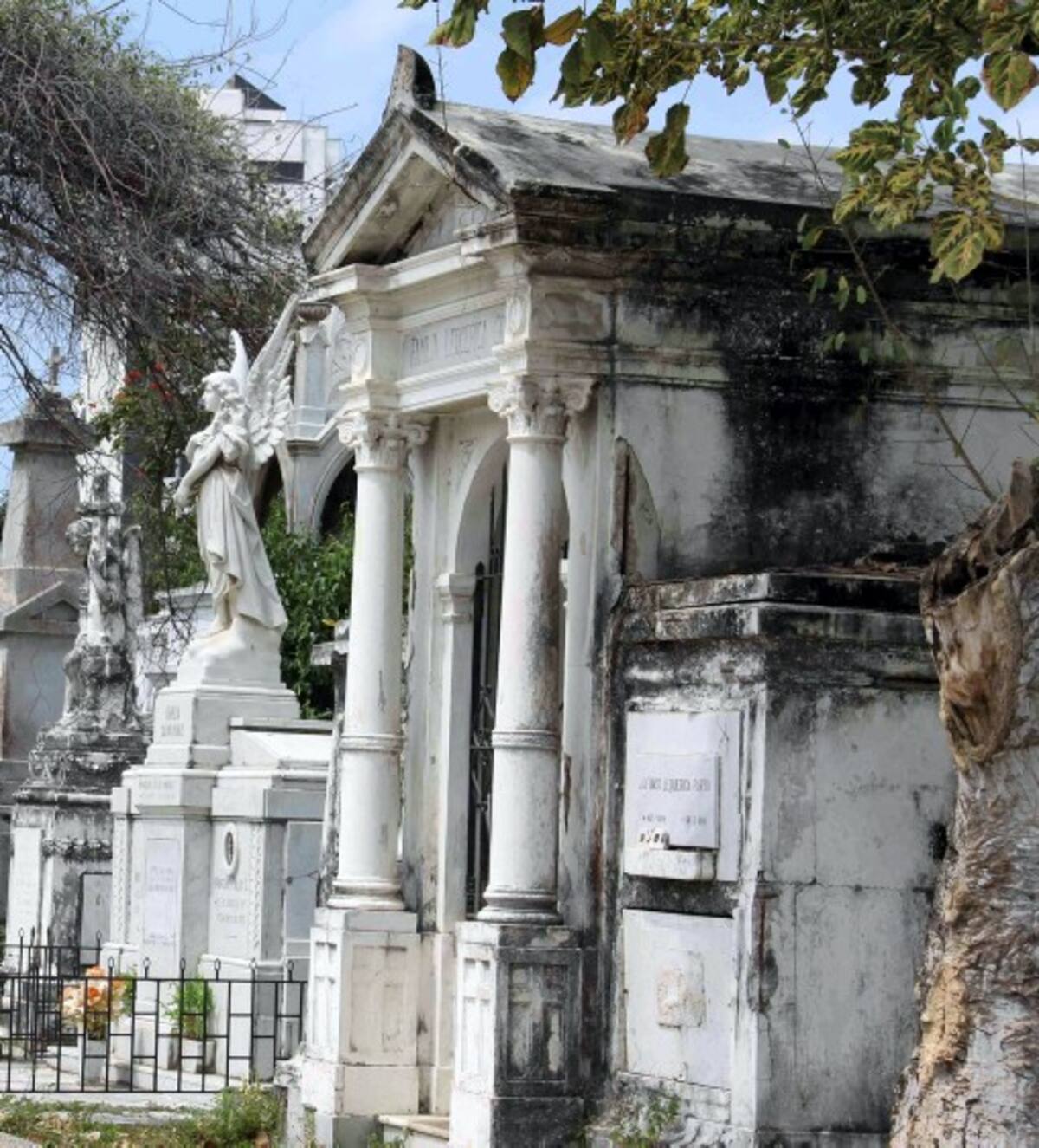 Los mausoleos inspirados en la época republicana están deteriorados por falta de mantenimiento. FOTOS/MARUJA PARRA/ EL UNIVERSAL