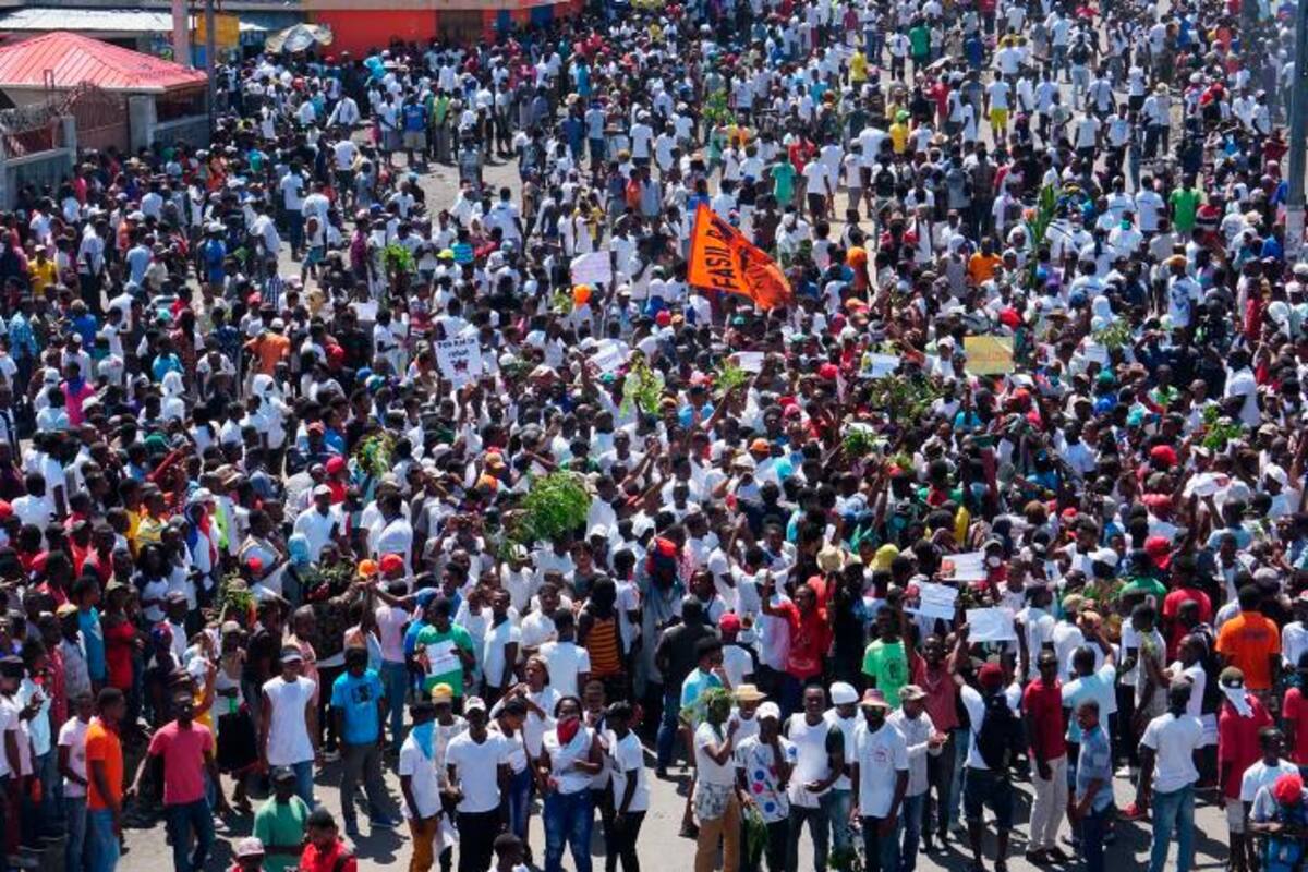 Decenas de miles de personas protestan en Haití convocados por artistas