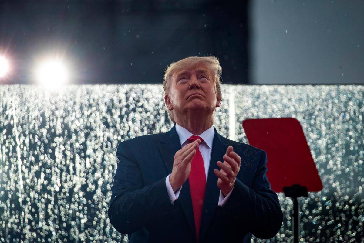 Trump pide a estadounidenses “mantenerse leales”