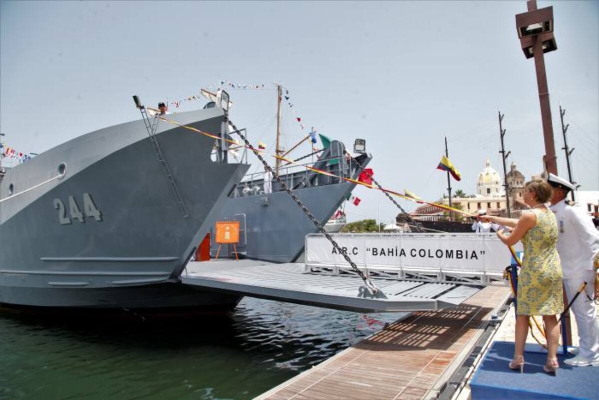 l nuevo buque de la Armada Nacional recibió la bendición para poder embarcarse por los ríos de Colombia. Aroldo Mestre