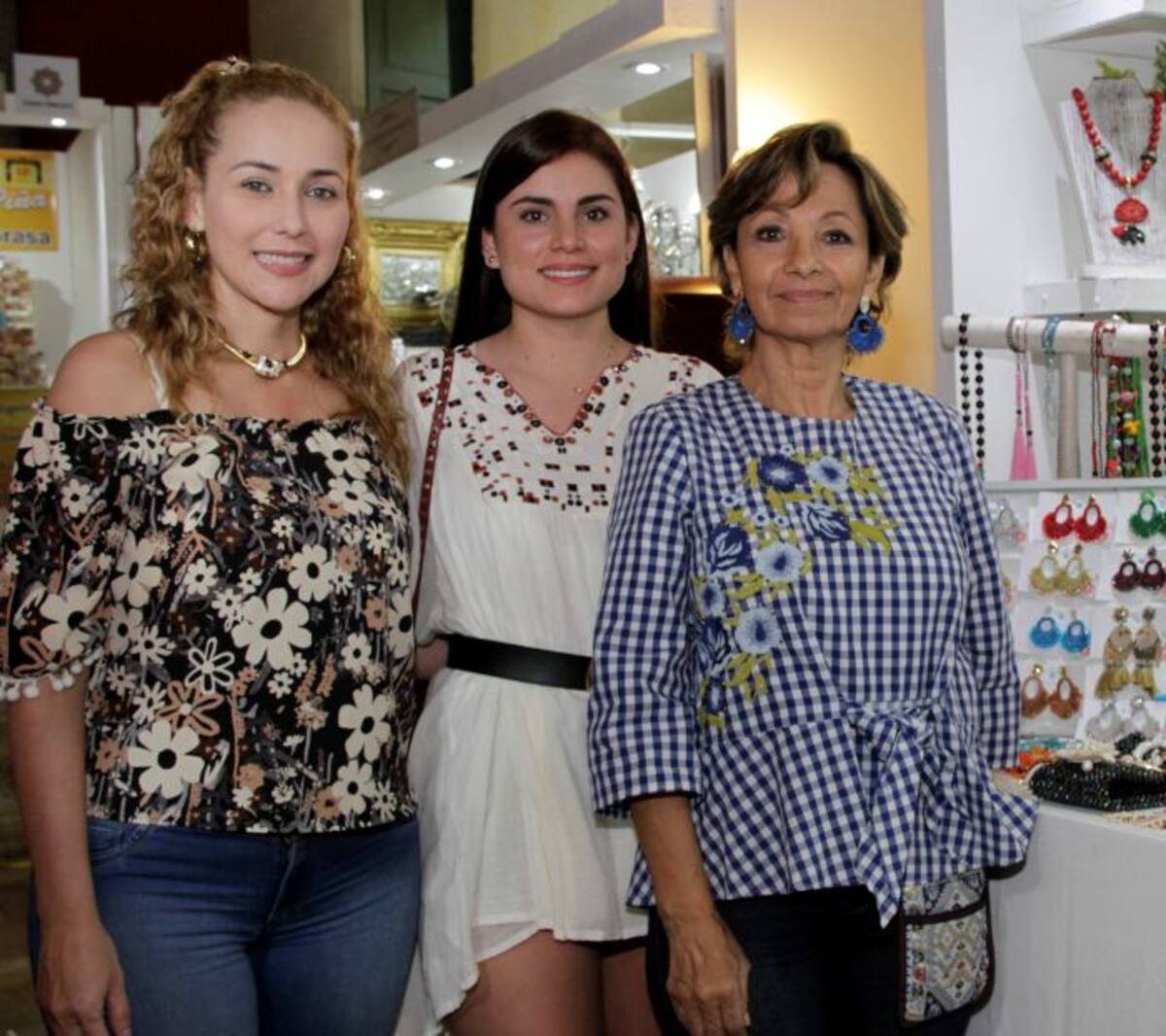 Diana Marcela Ibargüen, Beatriz García e Iris Gutiérrez. MARUJA PARRA
