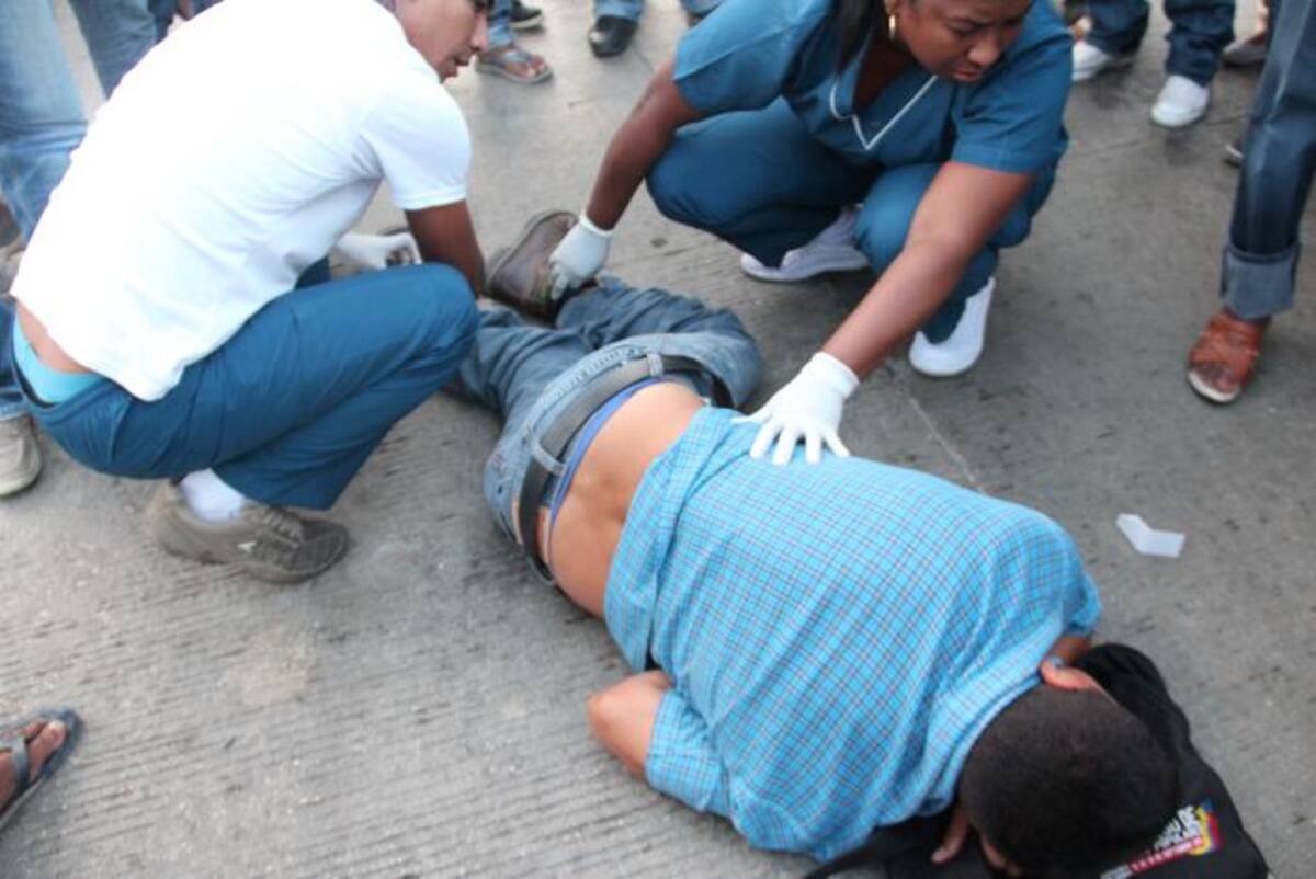 Beder fue trasladado en una ambulancia 30 minutos después del accidente, a la Clínica San José de Torices. No será operado sino hasta el martes.