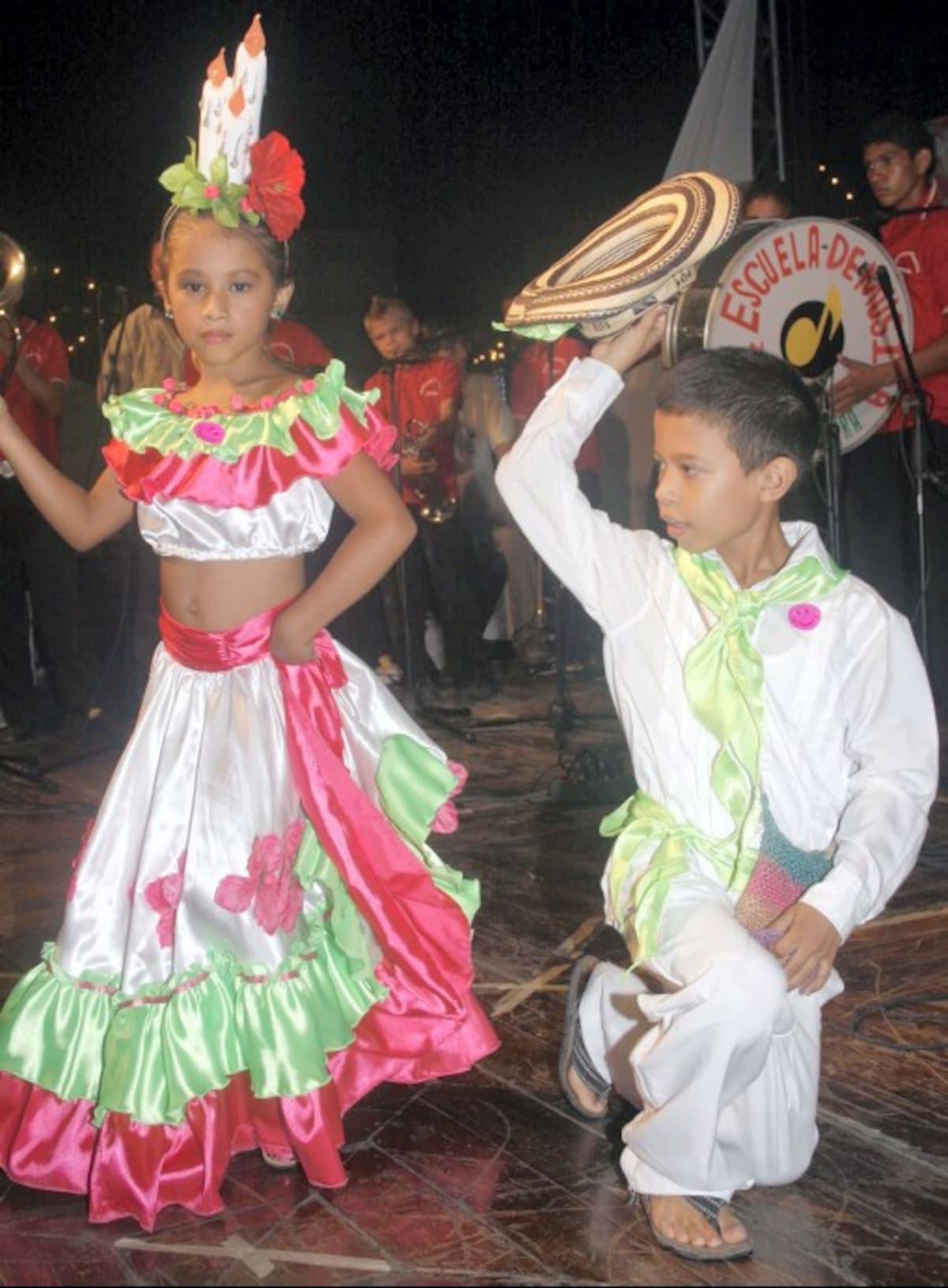 Julián Merlano y Stefani Mercado.