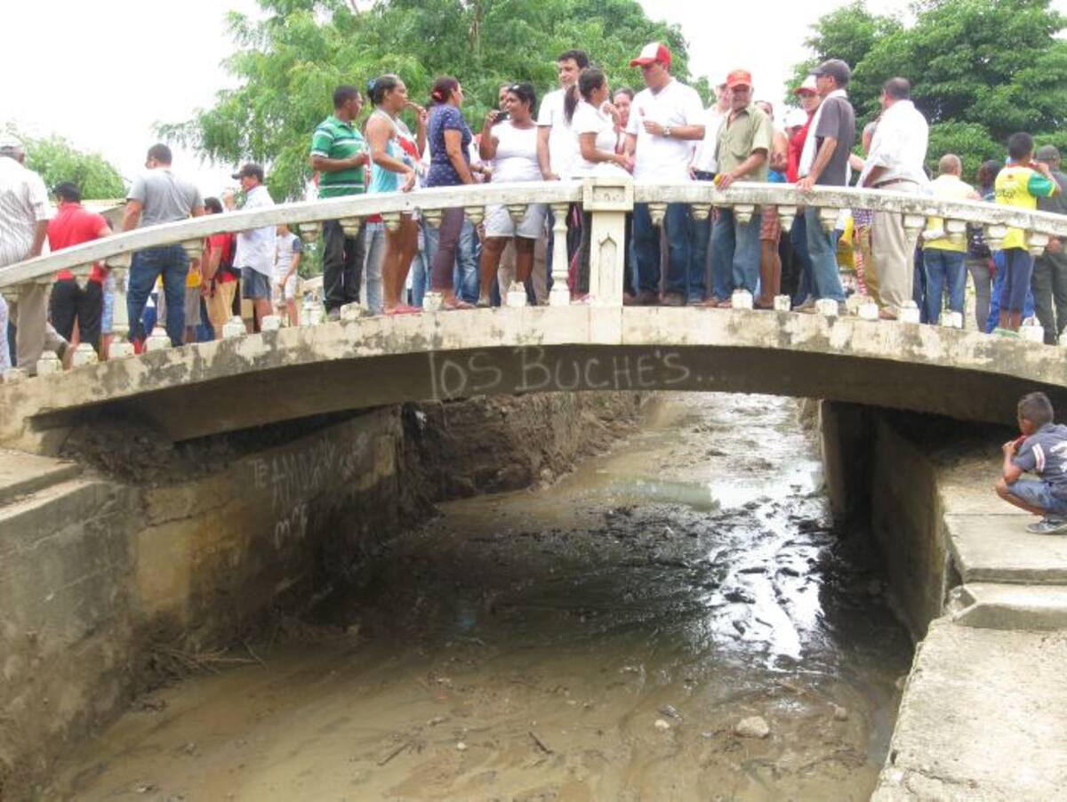 El gobernador Dumek Turbay inspeccionó las obras de limpieza en El Carmen. Lila Leyva/ El Universal